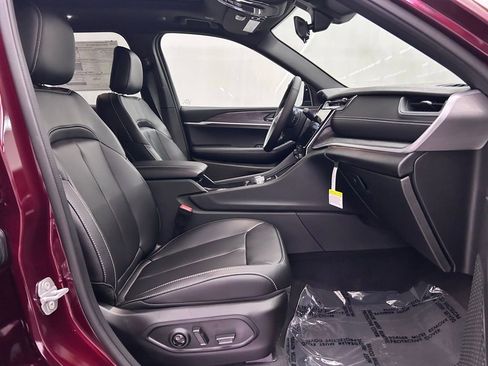 New 2025 Jeep Grand Cherokee Limited w/ Black Appearance Package image 23