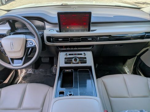 Used 2023 Lincoln Aviator 2WD w/ Premium Package image 17