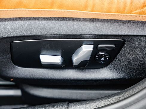 Used 2021 BMW 530e w/ Parking Assistance Package image 22