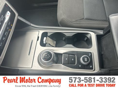 Used 2022 Ford Explorer XLT w/ Class IV Trailer Tow Package AWD/4WD image 18