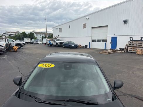 Used 2025 Nissan Altima 2.5 SV FWD image 17