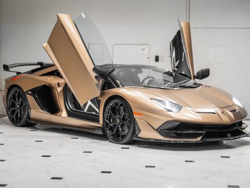 Used 2021 Lamborghini Aventador SVJ AWD/4WD image 14