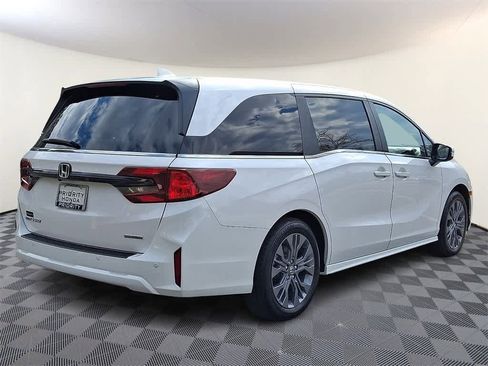 Certified 2025 Honda Odyssey Touring image 4