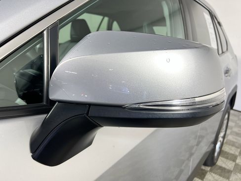 Used 2022 Toyota RAV4 XLE Premium image 13