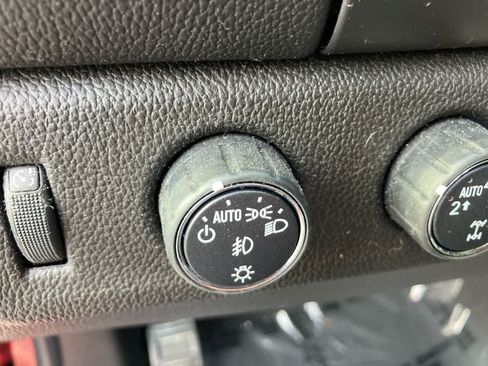 Used 2021 Chevrolet Colorado LT w/ LT Convenience Package AWD/4WD image 11