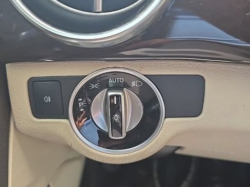 Used 2015 Mercedes-Benz GLK 350 2WD image 18