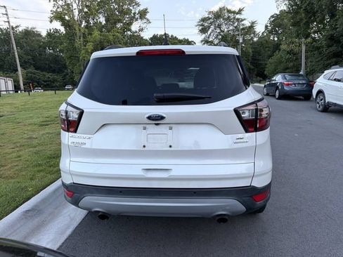 Used 2017 Ford Escape SE w/ Equipment Group 201A FWD image 5