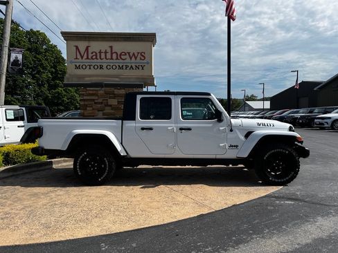 Used 2022 Jeep Gladiator Sport AWD/4WD image 4