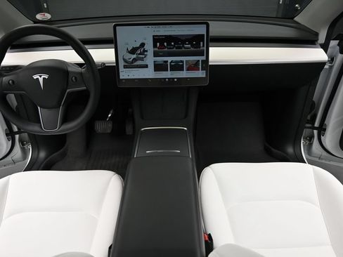 Used 2023 Tesla Model Y Long Range AWD/4WD image 18