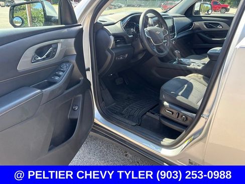Used 2018 Chevrolet Traverse LT FWD image 11