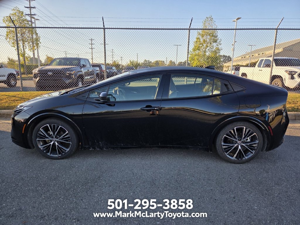 Used 2025 Toyota Prius XLE FWD image 7
