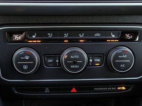 Used 2021 Volkswagen Atlas Cross Sport SE image 23