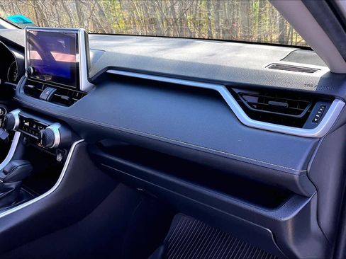 Used 2023 Toyota RAV4 LE AWD/4WD image 17