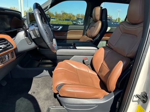 Used 2022 Lincoln Navigator Reserve image 24