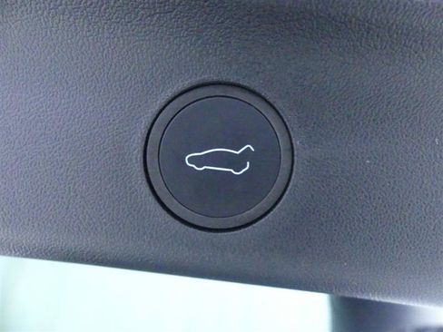 Used 2024 Tesla Model Y 2WD image 30