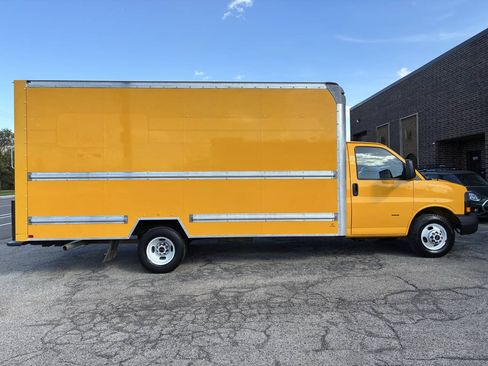 Used 2021 GMC Savana 3500 Extended w/ Power Convenience Package RWD image 4
