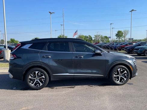 Used 2025 Kia Sportage EX w/ Premium Package image 8