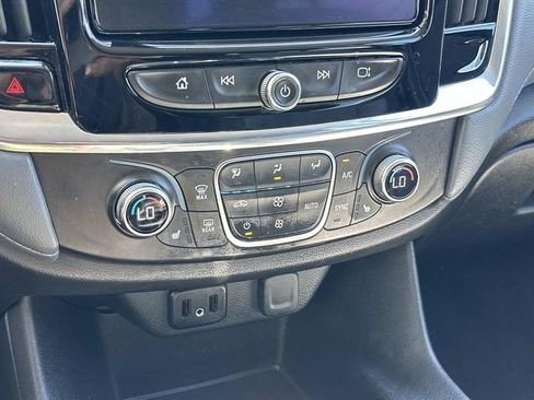 Used 2019 Chevrolet Traverse LT FWD image 27