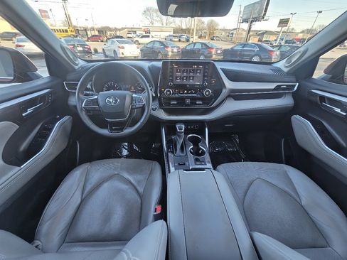 Used 2020 Toyota Highlander Limited image 42