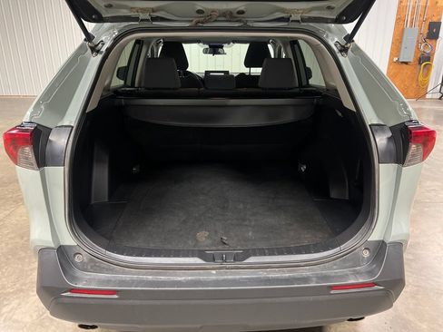 Used 2019 Toyota RAV4 XLE AWD/4WD image 12