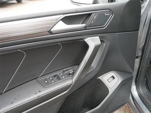 Used 2022 Volkswagen Tiguan SEL R-Line image 16