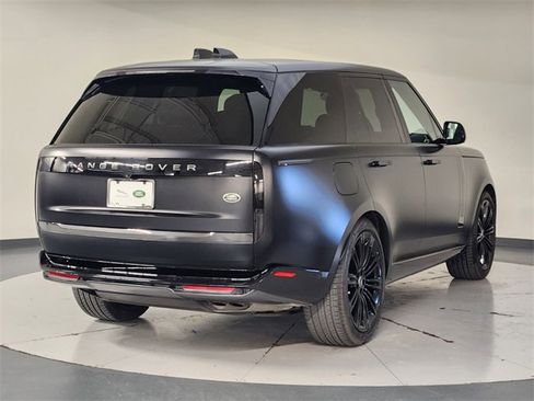 Used 2023 Land Rover Range Rover SE image 2