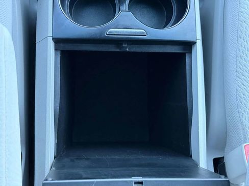 Used 2013 Toyota Sienna LE image 38