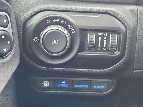 Used 2021 Jeep Wrangler Unlimited Sahara w/ Cold Weather Group AWD/4WD image 18