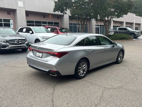 Used 2019 Toyota Avalon XLE w/ Moonroof Package FWD image 5