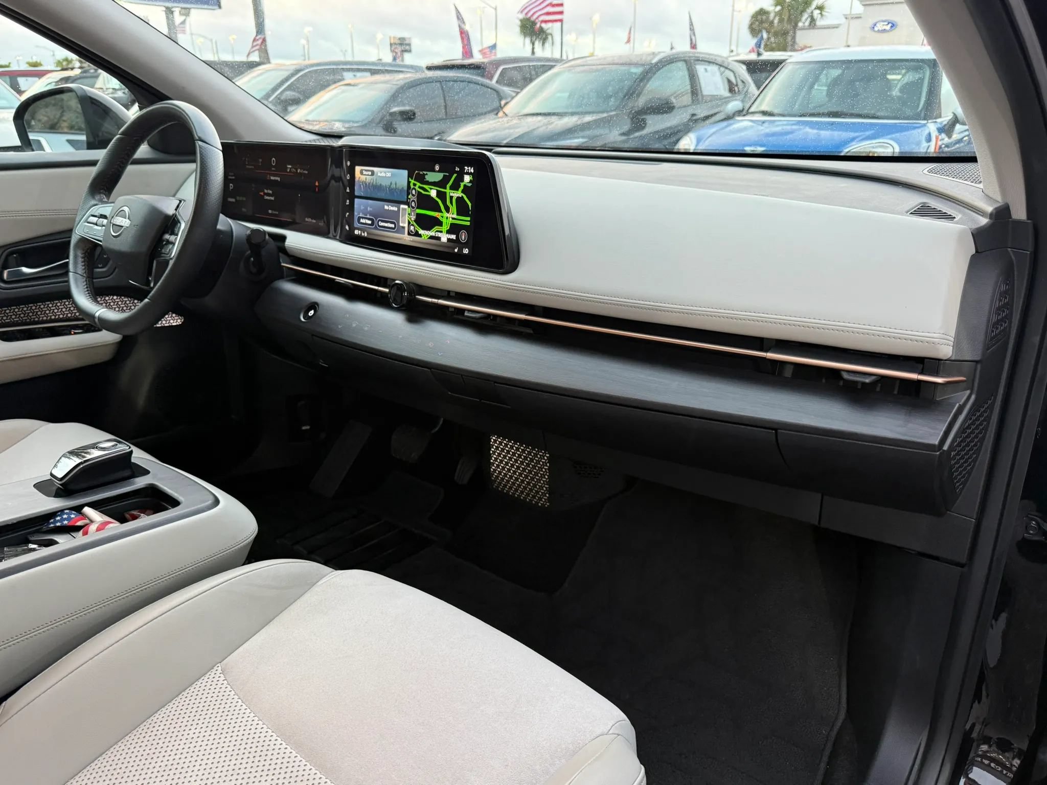 Used 2024 Nissan Ariya FWD image 13