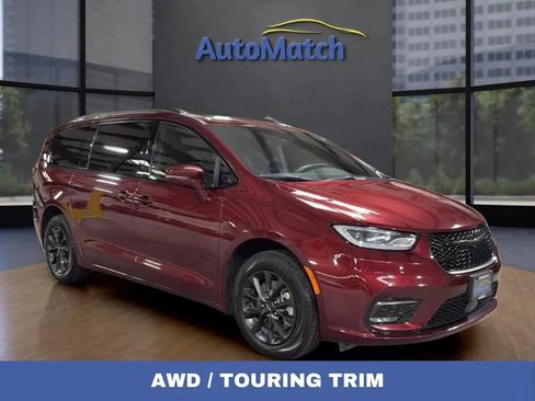 Used 2021 Chrysler Pacifica Touring w/ Uconnect Theater Family Group image 1