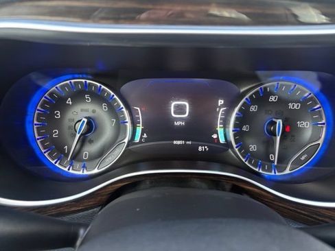 Used 2023 Chrysler Pacifica Limited FWD image 32