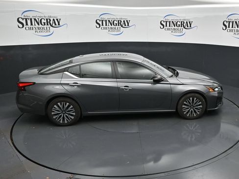 Used 2025 Nissan Altima 2.5 SV FWD image 25
