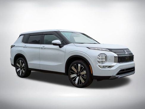 New 2026 Mitsubishi Outlander SE AWD/4WD image 2
