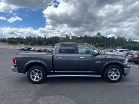 Used 2018 RAM 1500 Laramie w/ Convenience Group AWD/4WD image 4
