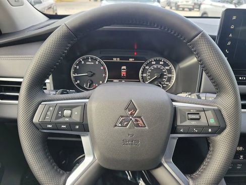 New 2026 Mitsubishi Outlander SE image 24