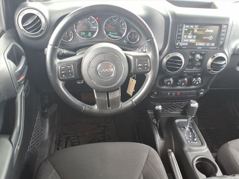 Used 2018 Jeep Wrangler Unlimited Sport S AWD/4WD image 3