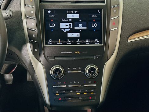 Used 2019 Lincoln MKC Select w/ Select Plus Package FWD image 16