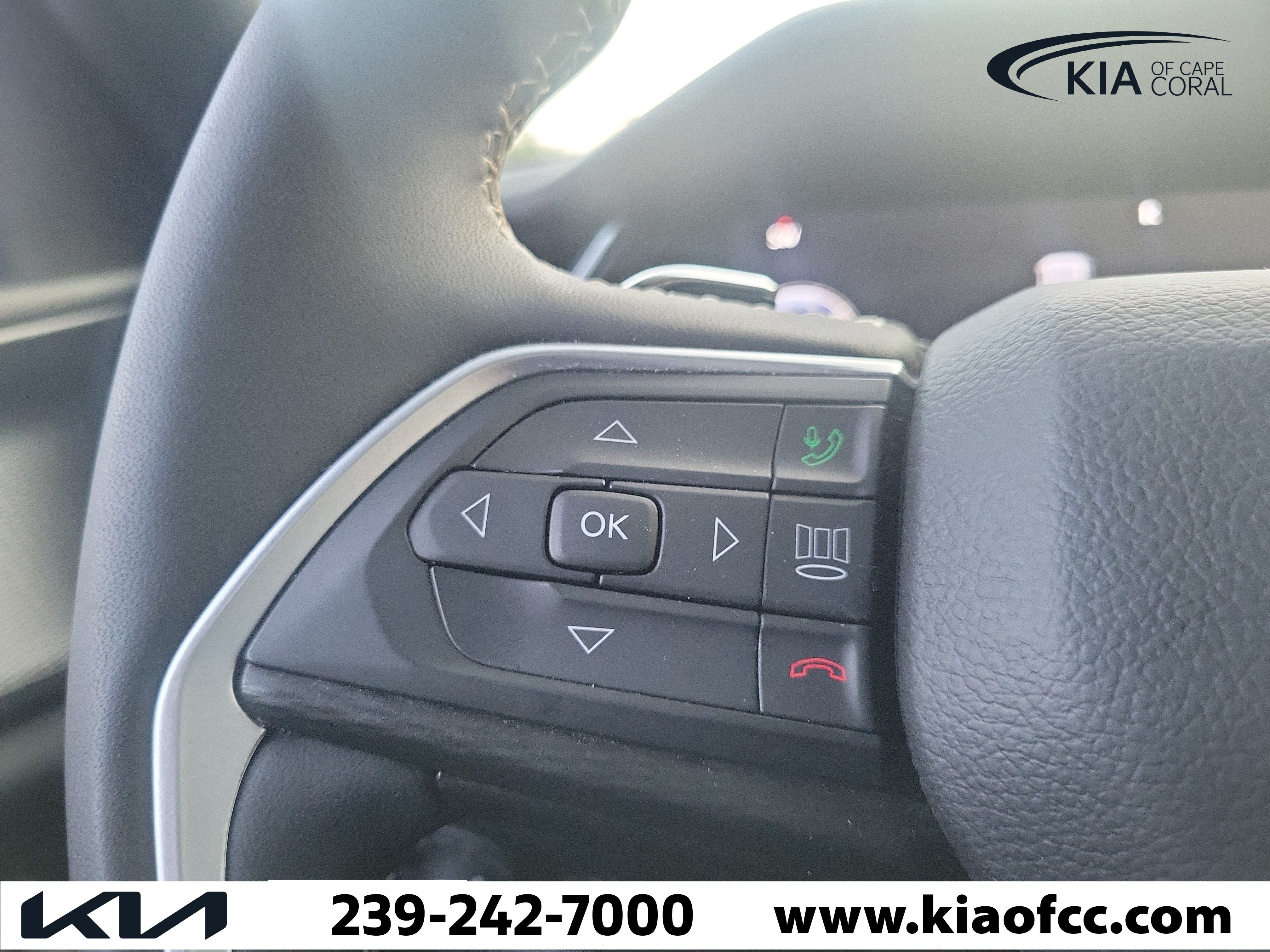 Used 2023 Jeep Grand Cherokee L Laredo AWD/4WD image 31