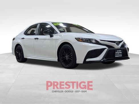 Used 2022 Toyota Camry SE image 4