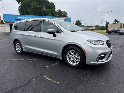 Used 2023 Chrysler Pacifica Touring-L
