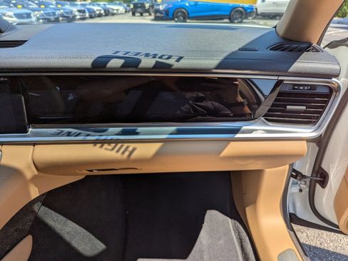 Used 2018 Porsche Panamera RWD image 32