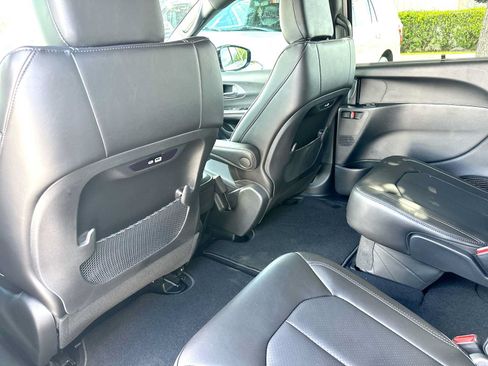 New 2027 Chrysler Pacifica Select FWD image 24