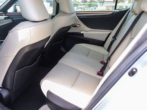 Used 2025 Lexus ES 300h w/ Premium Package FWD image 19