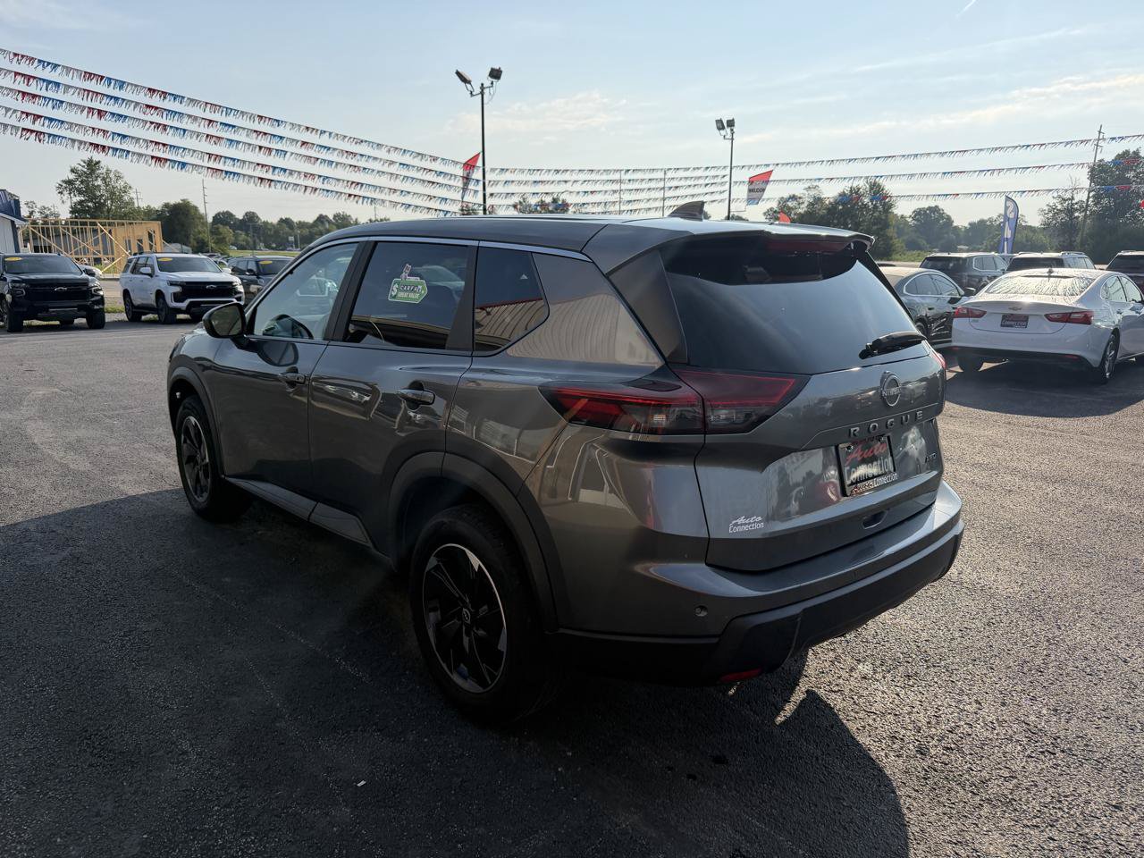 Used 2025 Nissan Rogue SV AWD/4WD image 8