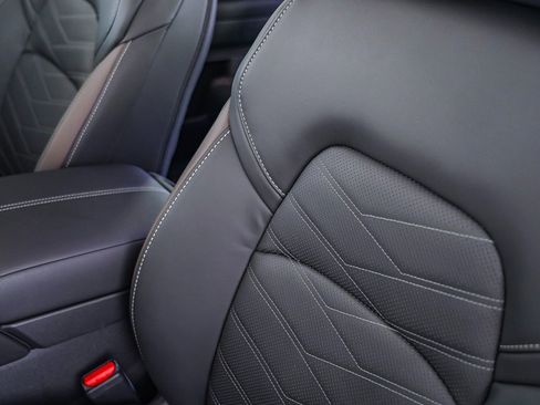 Certified 2025 Nissan Pathfinder Platinum image 28