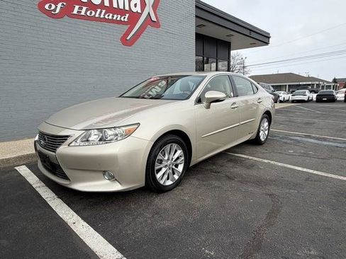 Used 2013 Lexus ES 300h image 2
