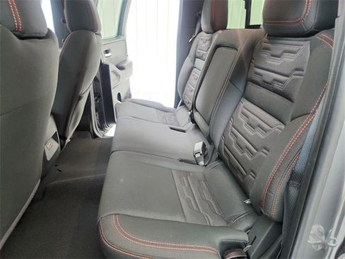 Used 2025 Nissan Frontier PRO-4X image 32