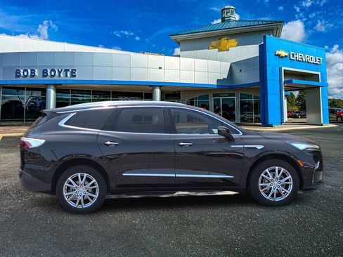Used 2023 Buick Enclave Essence w/ Experience Buick Package FWD image 2