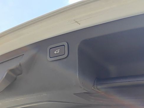 Used 2017 Land Rover Discovery Sport HSE image 15